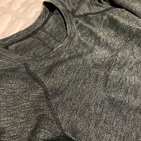 Lululemon Swiftly Speed Long Sleeve Size 6 - Picture 3 of 4
